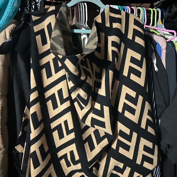 Black & Tan Shrug/Cardigan - Size Small/Medium - Perfect for Fall 🍂 - Picture 2 of 2